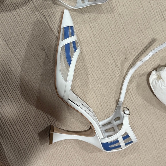 Manolo Blahnik Urema Pointed toe d’orsay pump - Picture 11 of 12